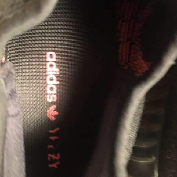 Yeezy 350 core black red size 10 authentic - Picture 6 of 8